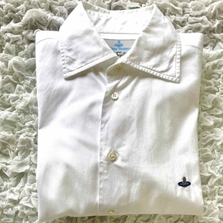 ヴィヴィアンウエストウッド(Vivienne Westwood)のヴィヴィアンウエストウッドマン オーブ 白シャツ 44 ワイシャツ(シャツ)