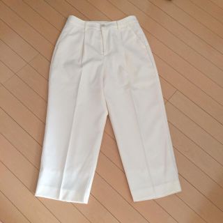 オフオン(OFUON)の美品 オフホワイトワイドパンツ(クロップドパンツ)