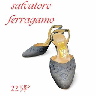 サルヴァトーレフェラガモ(Salvatore Ferragamo)の✨美品✨フェラガモ22.5 パンプスヒール アーモンドトゥ 刺繍  紺 ネイビー(ハイヒール/パンプス)