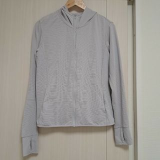 ユニクロ(UNIQLO)のUNIQLO　ユニクロ　エアリズム　グレー　パーカー　Lサイズ(パーカー)