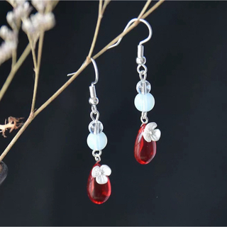 瑠璃紅墜真珠花　白赤銀色ピアス　中華風　縁起物　成人式　新中式　着物和服浴衣漢服(ピアス)