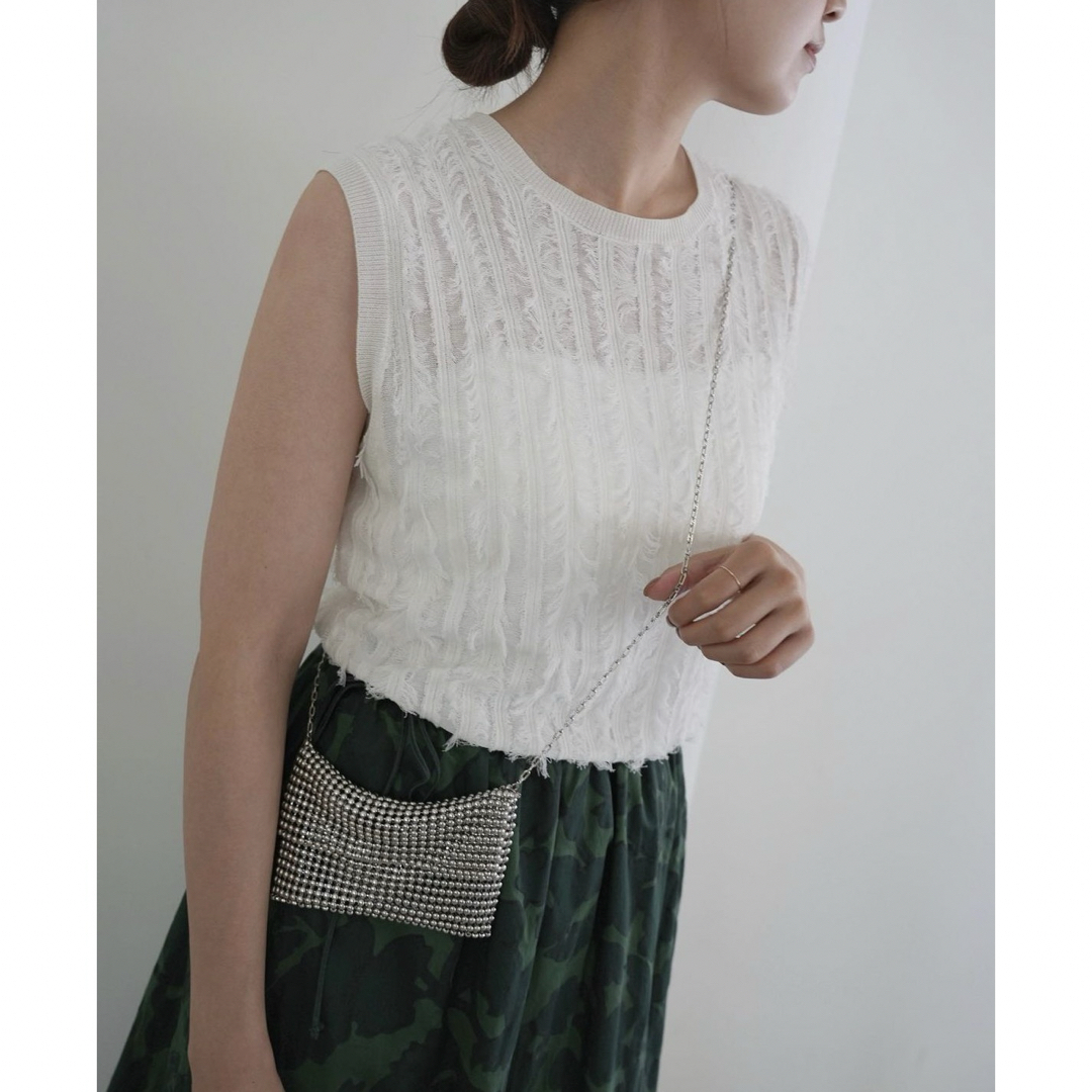 IENA - 《新品》IENA フリンジノースリーブニット ホワイトの IENA - 《新品》IENA フリンジノースリーブニット ホワイトの