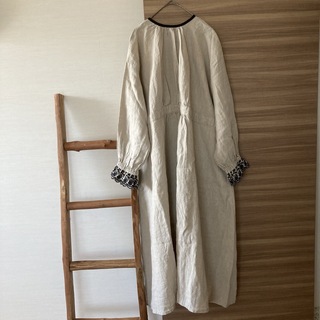 新品kazumi×sm2 サマンサモスモス 麻100%袖口刺繍リネンワンピース