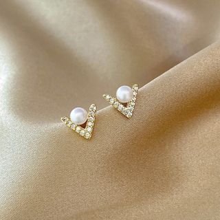 【大人気】レディース　ピアス　ゴールド　アクセサリー 可愛い　パール　V