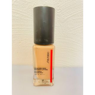 SHISEIDO (資生堂) - 資生堂 シンクロスキン ラディアントリフティング ファンデーション 30g 22