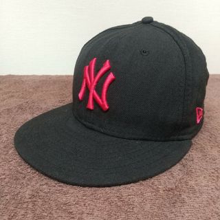 ニューエラー(NEW ERA)のNEW ERA NYヤンキース ピンク刺繍 キャップ 帽子(キャップ)