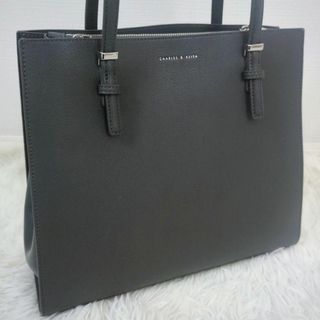 Charles and Keith - 美品　CHARLES&KEITH クラシックダブルハンドルトートバッグ　A4