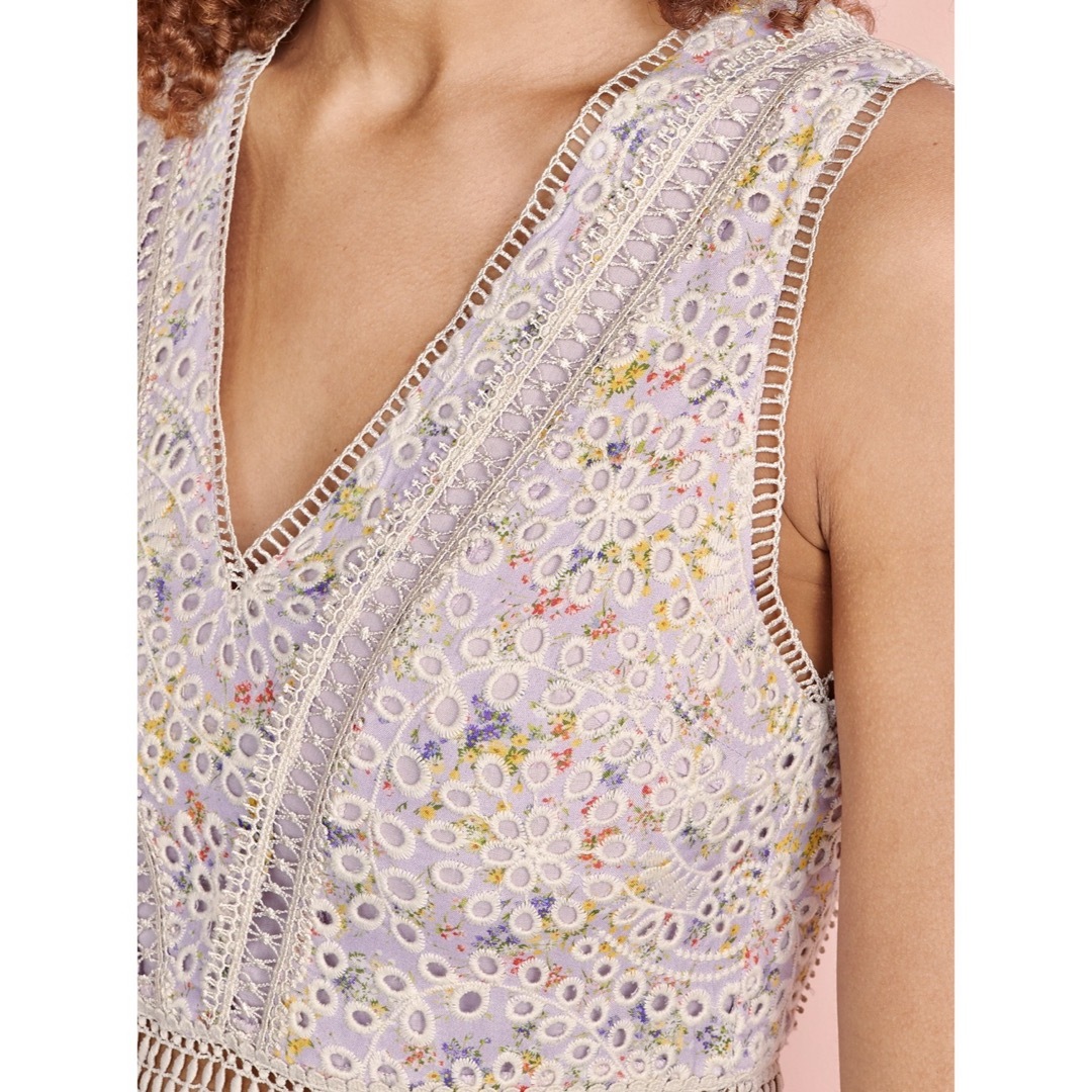 新品 alice+oliviaスモールフラワー×アイレット刺繍レース 新品 alice+oliviaスモールフラワー×アイレット刺繍レース