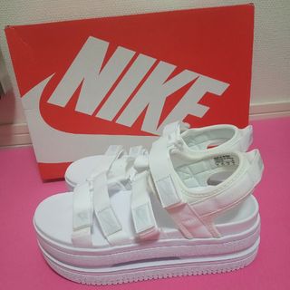 ナイキ(NIKE)の新品★NIKE★ウィメンズ アイコン クラシック サンダル25cm(サンダル)