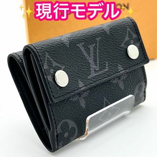 ルイヴィトン(LOUIS VUITTON)の⭐️現行型⭐️ヴィトン モノグラム エクリプス ディスカバリー コンパクト財布(折り財布)