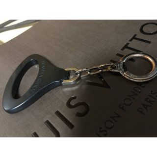 ルイヴィトン(LOUIS VUITTON)のlOUIS VUITTON ルイヴィトン キーホルダー◆ブラック×シルバー色(キーホルダー)