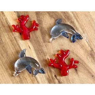 【新品】ガラスの珊瑚とイルカの箸置き(4つ)(テーブル用品)