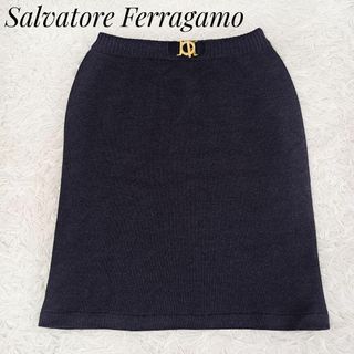 サルヴァトーレフェラガモ(Salvatore Ferragamo)のフェラガモ 美品✨ガンチーニバックルベルト ニットスカート 紺 M(ひざ丈スカート)