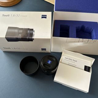 カールツァイス(ZEISS)の「ほぼ新品」ZEISS Touit 1.8/32 sony  32mm f1.8(レンズ(単焦点))