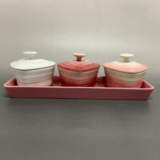 ルクルーゼ(LE CREUSET)のLE CREUSET(ルクルーゼ) 食器新品同様  - ピンク×ライトピンク×白 小型容器×3点/ラムカン 陶器(その他)