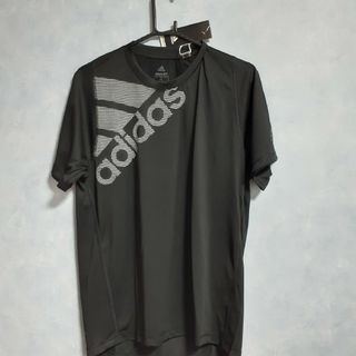 アディダス(adidas)の新品タグ付「adidas」Tシャツ　Ｌサイズ(Tシャツ/カットソー(半袖/袖なし))