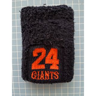 ヨミウリジャイアンツ(読売ジャイアンツ)のリストバンド　GIANTS 24(スポーツ選手)