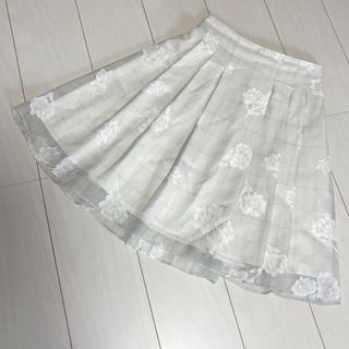 ジルバイジルスチュアート(JILL by JILLSTUART)のシアー　フラワースカート(ひざ丈スカート)