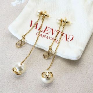 VALENTINO - ヴァレンティノ Vロゴ パールビーズ チェーン ピアス ゴールド /24-18箱