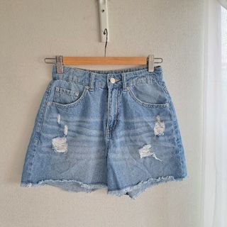 ハニーズ　ダメージデニム　ショートパンツ　Sサイズ　夏服　短パン　ショーパン