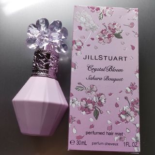 ジルスチュアート(JILLSTUART)のジルスチュアート クリスタルブルーム サクラブーケ パフュームドヘアミスト30㎖(ヘアウォーター/ヘアミスト)