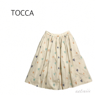 トッカ(TOCCA)のTOCCA トッカ . ドビードット 刺繍 フレア スカート(ひざ丈スカート)