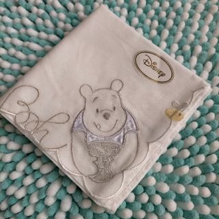 ディズニー(Disney)のディズニー　プーさん　刺繍ハンカチ　新品未使用(ハンカチ)