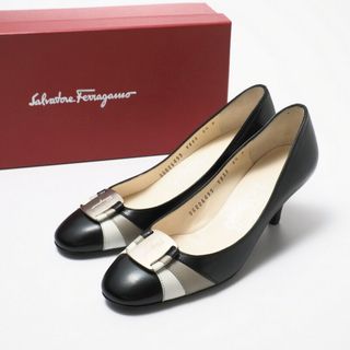 ■未使用品■ Salvatore Ferragamo サルヴァトーレ フェラガモ ヴァラ パンプス 靴 サイズ5.5D（22.5～23.0cm相当）ブラック 黒 イタリア製 20220805/GL1227(ハイヒール/パンプス)