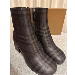 バーバリー(BURBERRY)の【新品未使用☆】 BURBERRY ブーツ(チャコールチェック)(ブーツ)