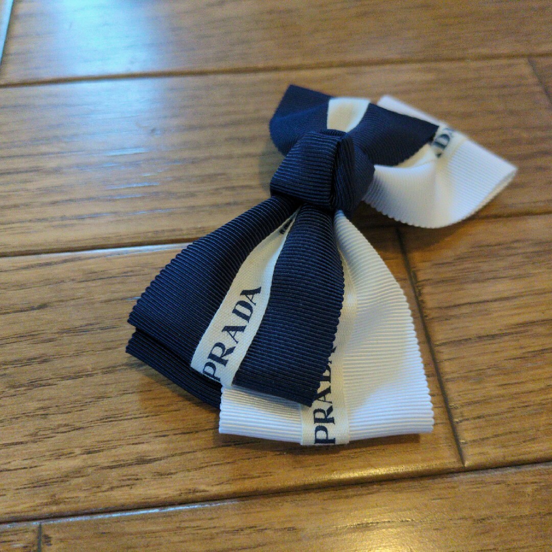 PRADA ヘアクリップ PRADA ヘアクリップ