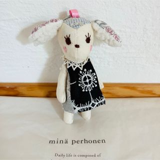 ミナペルホネン(mina perhonen)のミナペルホネン　タレ耳うさちゃんチャーム(18)(バッグチャーム)