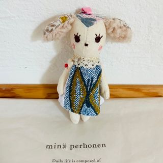 ミナペルホネン(mina perhonen)のミナペルホネン　タレ耳うさちゃんチャーム(20)(バッグチャーム)