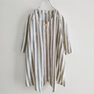 サンタモニカ(Santa Monica)のvintage ストライプ柄　白　グレー　デザインシャツ　柄シャツ　ヴィンテージ(シャツ/ブラウス(半袖/袖なし))