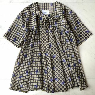 美品♪ MIDDLA ミドラ ギャザーブラウス 忘れな草の花 チェック フレア(シャツ/ブラウス(半袖/袖なし))