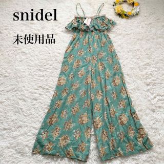 スナイデル(SNIDEL)の【未使用品・snidel】キャミソールオールインワン フリル 花柄 グリーン(オールインワン)