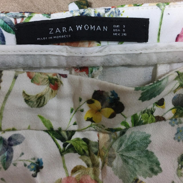 ZARA(ザラ)のザラ ボタニカルパンツ✨ レディースのパンツ(クロップドパンツ)の商品写真