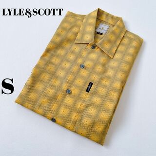 ライルアンドスコット(LYLE&SCOTT)の未使用に近い　LYLE&SCOTT  半袖消臭機能シャツ　イエロー×ドット柄　s(シャツ)