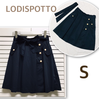 ロディスポット(LODISPOTTO)のロディスポット　パール調ボタン使いフレアスカート　ネイビー　ミッシュマッシュ系列(ひざ丈スカート)