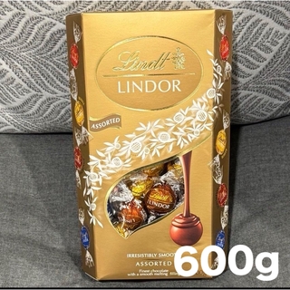 リンツ(Lindt)のリンツ　ゴールド　チョコレート　アソート　リンドール　食品　菓子　デザート　新品(菓子/デザート)