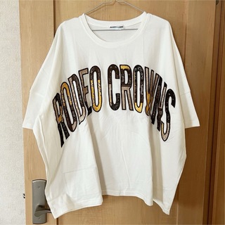 ロデオクラウンズ(RODEO CROWNS)のロデオクラウンズ＊パッチワークロゴTシャツ ホワイト(Tシャツ(半袖/袖なし))