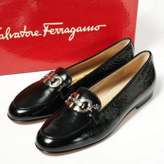 ■未使用品■Salvatore Ferragamo サルヴァトーレ フェラガモ ガンチーニ ローファー 靴 サイズ6D（22.5cm相当）パテントレザー ブラック イタリア製 20230704/GN6974(ローファー/革靴)