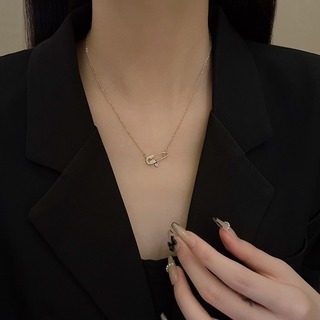 レディース　ゴールド　ネックレス　安全ピン　シンプル　韓国　上品　華奢　小さめ(ネックレス)