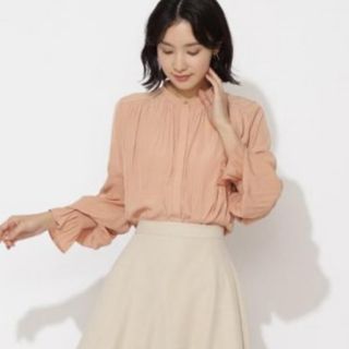 NATURAL BEAUTY BASIC - [洗える]割繊シャーリングブラウス ¥7,480 税込