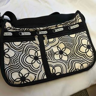 レスポートサック(LeSportsac)のレスポートサック　花柄のショルダーバッグ(ショルダーバッグ)