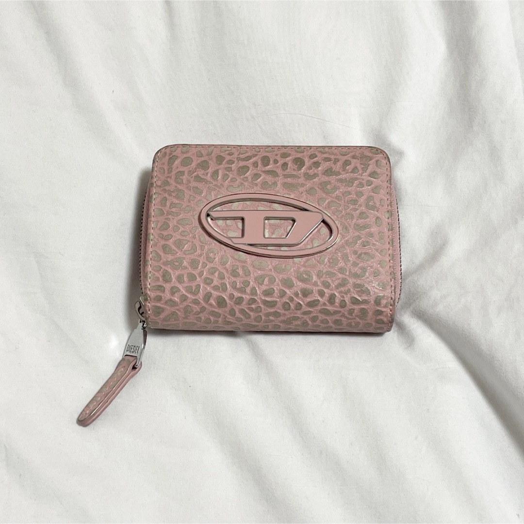 DIESEL - DIESEL 二つ折り財布 ピンク オーバルD メタルロゴの DIESEL - DIESEL 二つ折り財布 ピンク オーバルD メタルロゴの