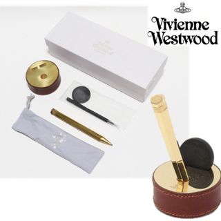 ヴィヴィアンウエストウッド(Vivienne Westwood)の《ヴィヴィアンウエストウッド》箱付新品 レザーペンスタンドセット ボールペン(ペン/マーカー)