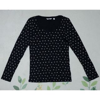 ユニクロ(UNIQLO)のユニクロ　 長袖Tシャツ　カットソー　ブラック　花柄　Мサイズ カットソー(カットソー(長袖/七分))