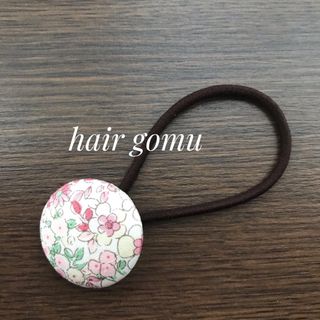 ピンクの花柄のヘアゴム  