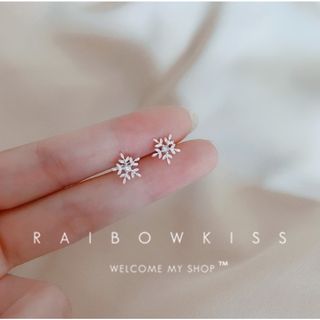 【ラスト1点】アクセサリー ピアス 雪 スノー 大人女子 可愛い プチピアス(ピアス)