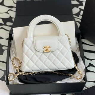 シャネル(CHANEL)のシャネル  ラムスキン 白のレディースショルダーバッグ(ロングワンピース/マキシワンピース)